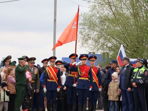 Җиңү килде җирне нурга күмеп, Шатлык белән күзне чылатып!