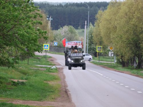 Җиңү килде җирне нурга күмеп, Шатлык белән күзне чылатып!