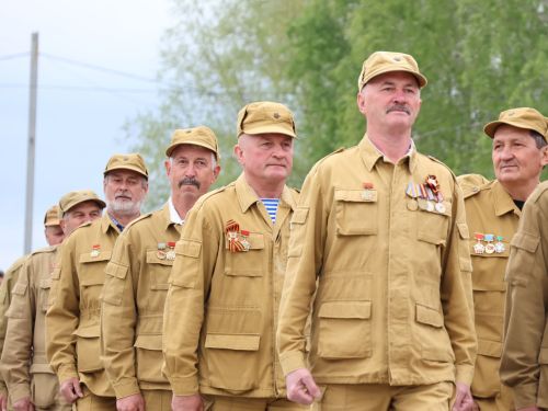 Җиңү килде җирне нурга күмеп, Шатлык белән күзне чылатып!