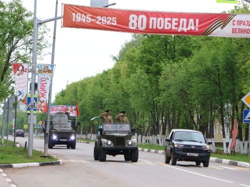 Җиңү килде җирне нурга күмеп, Шатлык белән күзне чылатып!