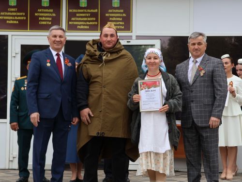 Җиңү килде җирне нурга күмеп, Шатлык белән күзне чылатып!