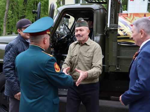 Җиңү килде җирне нурга күмеп, Шатлык белән күзне чылатып!