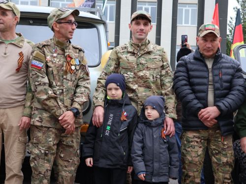 Җиңү килде җирне нурга күмеп, Шатлык белән күзне чылатып!