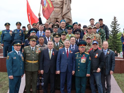 Җиңү килде җирне нурга күмеп, Шатлык белән күзне чылатып!