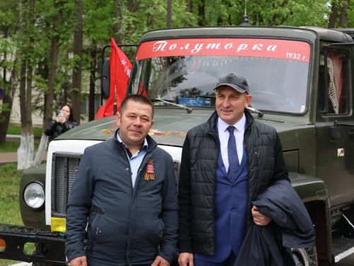 Җиңү килде җирне нурга күмеп, Шатлык белән күзне чылатып!