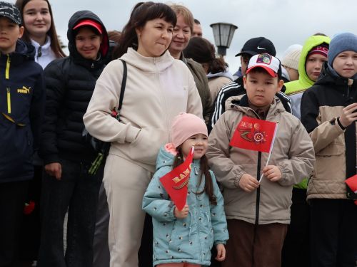 Җиңү килде җирне нурга күмеп, Шатлык белән күзне чылатып!