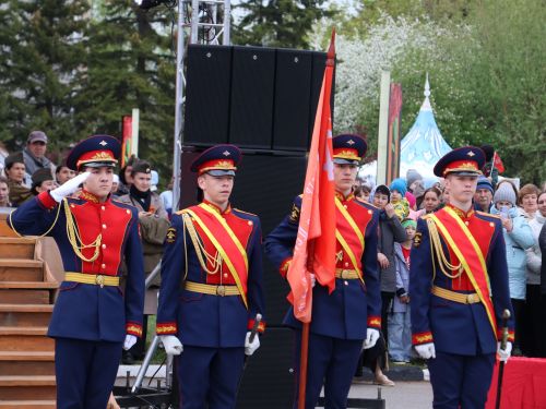 Җиңү килде җирне нурга күмеп, Шатлык белән күзне чылатып!