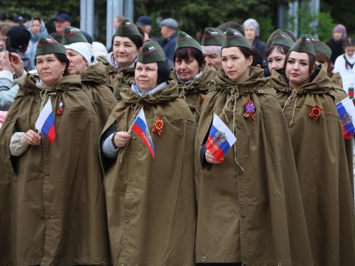 Җиңү килде җирне нурга күмеп, Шатлык белән күзне чылатып!