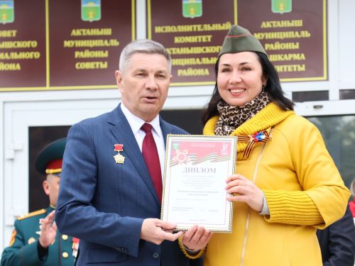 Җиңү килде җирне нурга күмеп, Шатлык белән күзне чылатып!