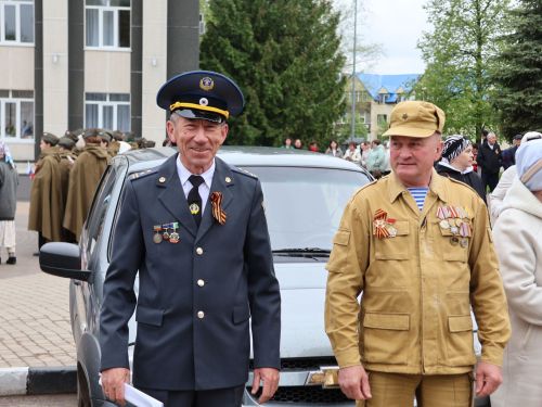 Җиңү килде җирне нурга күмеп, Шатлык белән күзне чылатып!