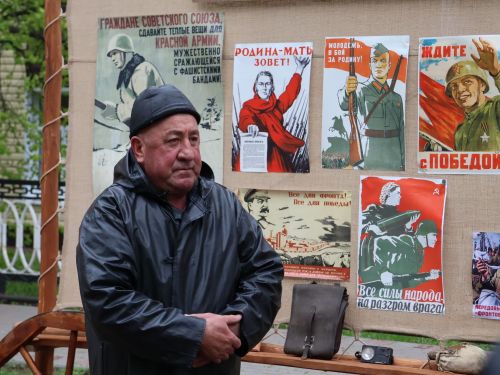 Җиңү килде җирне нурга күмеп, Шатлык белән күзне чылатып!