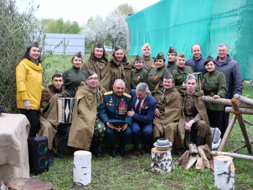 Җиңү килде җирне нурга күмеп, Шатлык белән күзне чылатып!