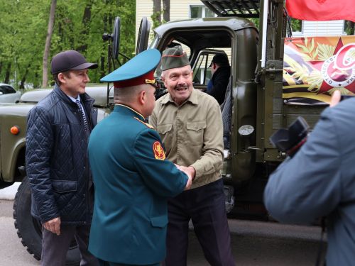 Җиңү килде җирне нурга күмеп, Шатлык белән күзне чылатып!