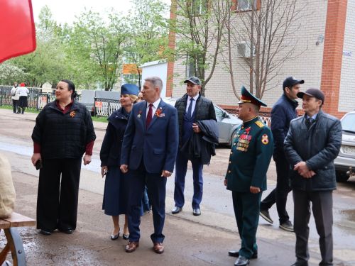 Җиңү килде җирне нурга күмеп, Шатлык белән күзне чылатып!