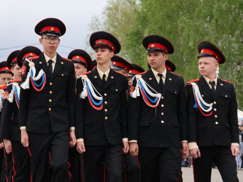 Җиңү килде җирне нурга күмеп, Шатлык белән күзне чылатып!