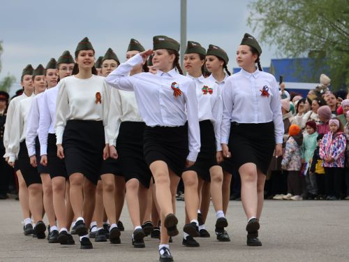 Җиңү килде җирне нурга күмеп, Шатлык белән күзне чылатып!