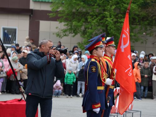 Җиңү килде җирне нурга күмеп, Шатлык белән күзне чылатып!