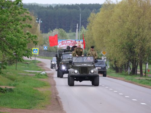 Җиңү килде җирне нурга күмеп, Шатлык белән күзне чылатып!