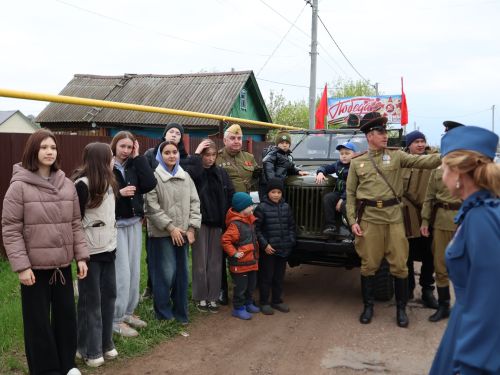 Җиңү килде җирне нурга күмеп, Шатлык белән күзне чылатып!