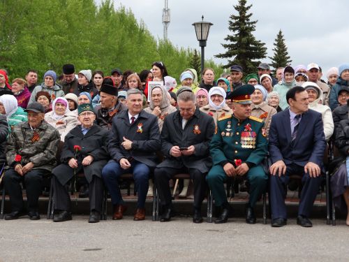 Җиңү килде җирне нурга күмеп, Шатлык белән күзне чылатып!