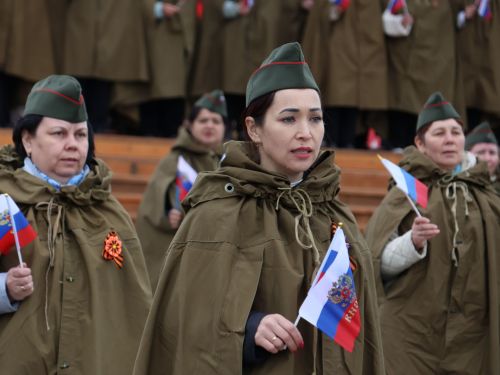 Җиңү килде җирне нурга күмеп, Шатлык белән күзне чылатып!