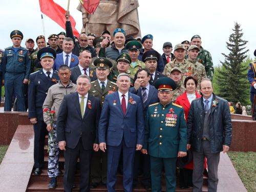 Җиңү килде җирне нурга күмеп, Шатлык белән күзне чылатып!