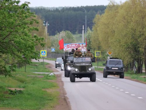 Җиңү килде җирне нурга күмеп, Шатлык белән күзне чылатып!