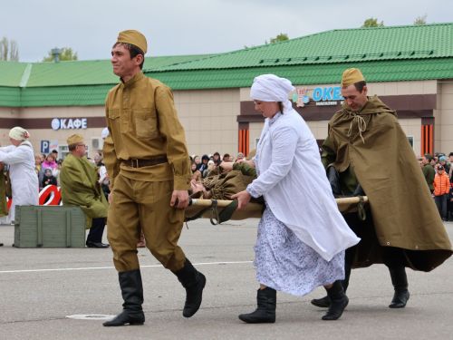 Җиңү килде җирне нурга күмеп, Шатлык белән күзне чылатып!