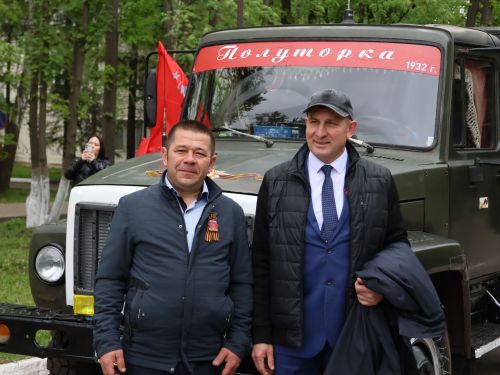 Җиңү килде җирне нурга күмеп, Шатлык белән күзне чылатып!
