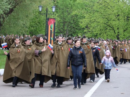 Җиңү килде җирне нурга күмеп, Шатлык белән күзне чылатып!