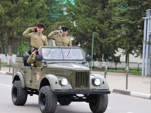 Җиңү килде җирне нурга күмеп, Шатлык белән күзне чылатып!