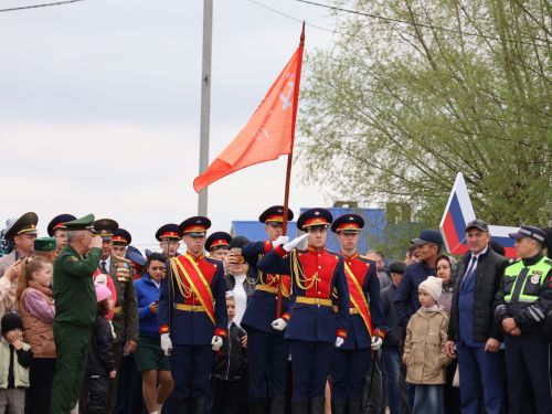 Җиңү килде җирне нурга күмеп, Шатлык белән күзне чылатып!