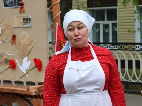 Җиңү килде җирне нурга күмеп, Шатлык белән күзне чылатып!
