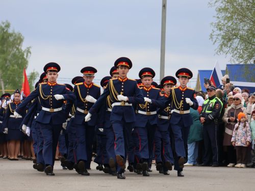 Җиңү килде җирне нурга күмеп, Шатлык белән күзне чылатып!