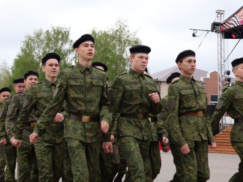 Җиңү килде җирне нурга күмеп, Шатлык белән күзне чылатып!