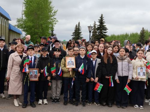 Җиңү килде җирне нурга күмеп, Шатлык белән күзне чылатып!