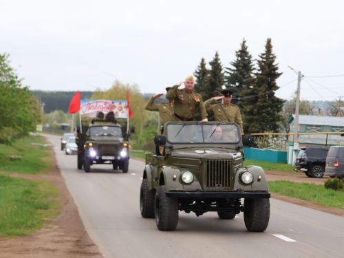 Җиңү килде җирне нурга күмеп, Шатлык белән күзне чылатып!