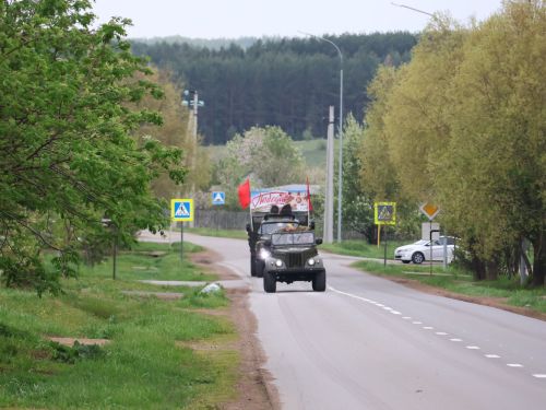 Җиңү килде җирне нурга күмеп, Шатлык белән күзне чылатып!