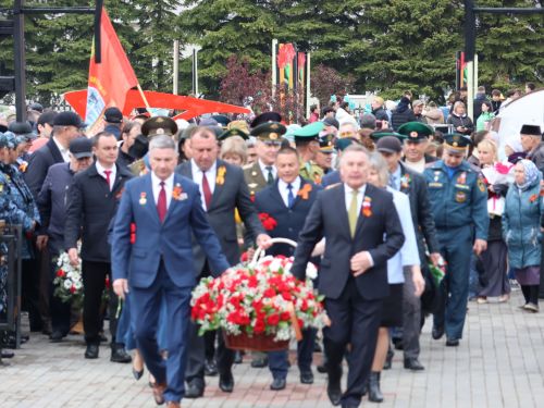 Җиңү килде җирне нурга күмеп, Шатлык белән күзне чылатып!