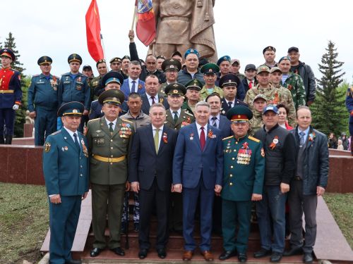 Җиңү килде җирне нурга күмеп, Шатлык белән күзне чылатып!