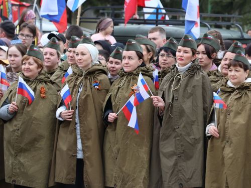 Җиңү килде җирне нурга күмеп, Шатлык белән күзне чылатып!