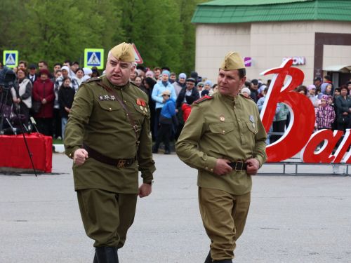 Җиңү килде җирне нурга күмеп, Шатлык белән күзне чылатып!