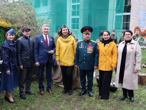 Җиңү килде җирне нурга күмеп, Шатлык белән күзне чылатып!