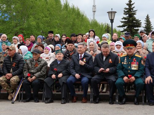 Җиңү килде җирне нурга күмеп, Шатлык белән күзне чылатып!