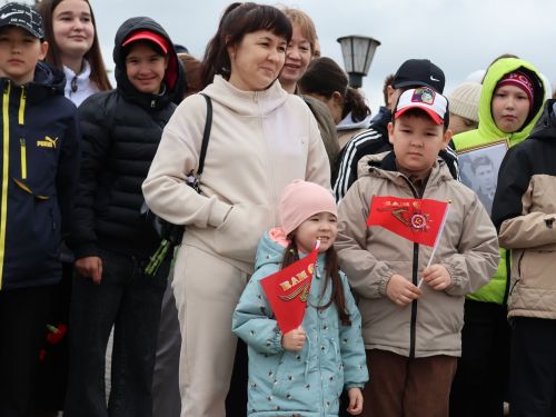 Җиңү килде җирне нурга күмеп, Шатлык белән күзне чылатып!