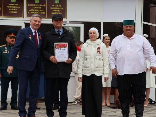 Җиңү килде җирне нурга күмеп, Шатлык белән күзне чылатып!