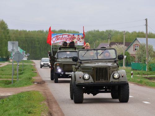 Җиңү килде җирне нурга күмеп, Шатлык белән күзне чылатып!