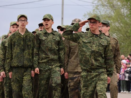 Җиңү килде җирне нурга күмеп, Шатлык белән күзне чылатып!