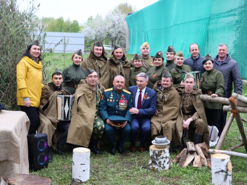 Җиңү килде җирне нурга күмеп, Шатлык белән күзне чылатып!