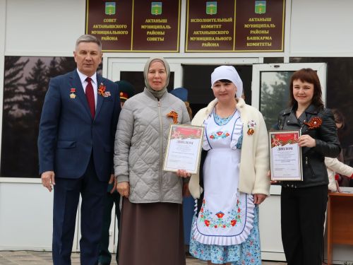 Җиңү килде җирне нурга күмеп, Шатлык белән күзне чылатып!